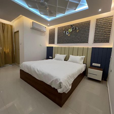 Snr Venus Hotels ตีรูปาติ ภายนอก รูปภาพ
