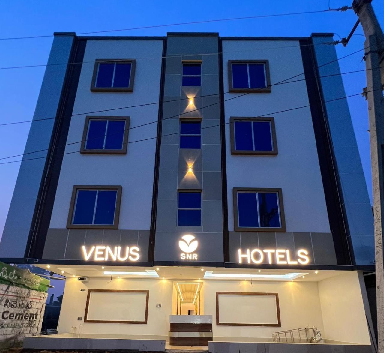 Snr Venus Hotels ตีรูปาติ ภายนอก รูปภาพ